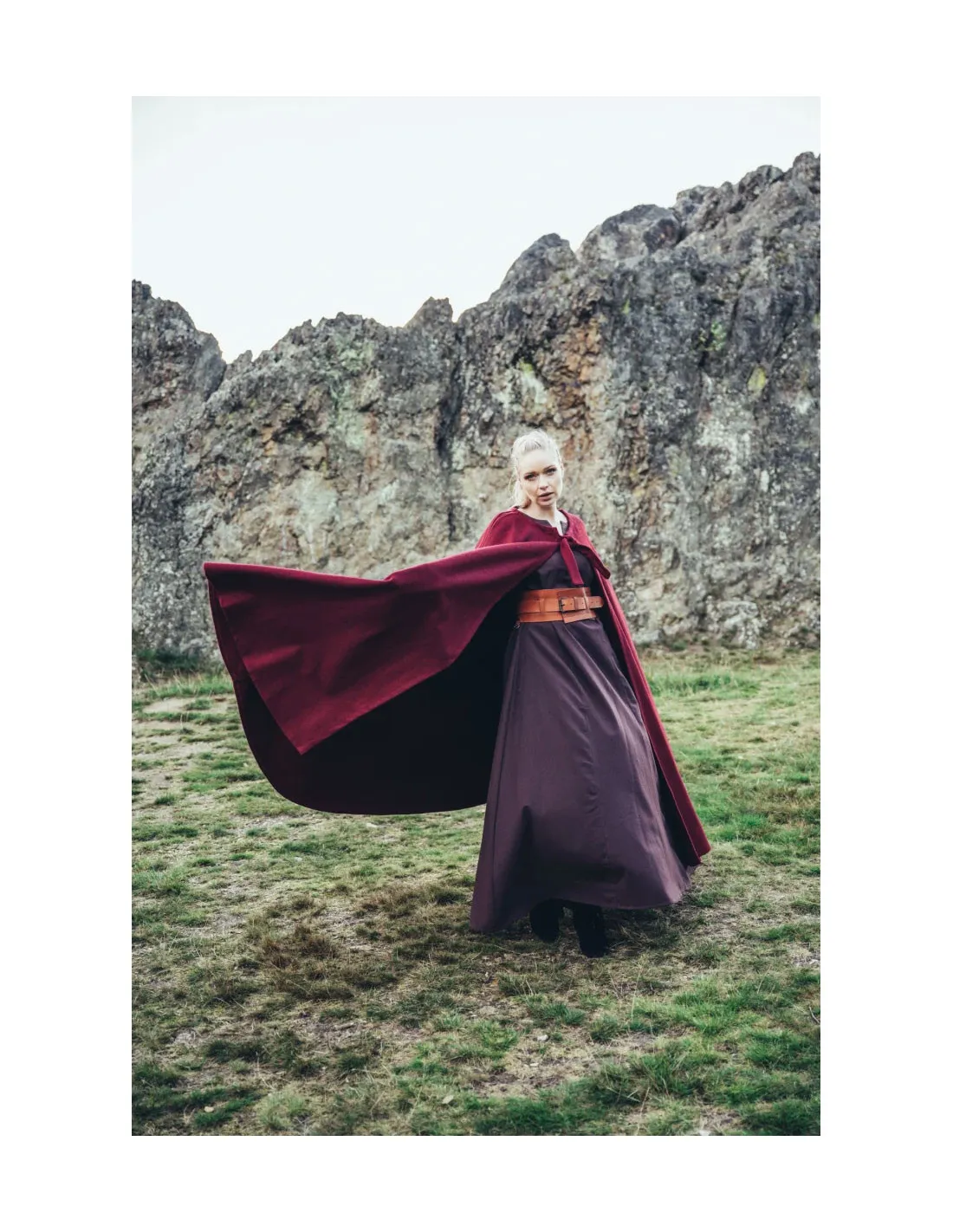 Cape médiévale sans capuche modèle Kuno, couleur rouge ⚔️ Boutique Épées