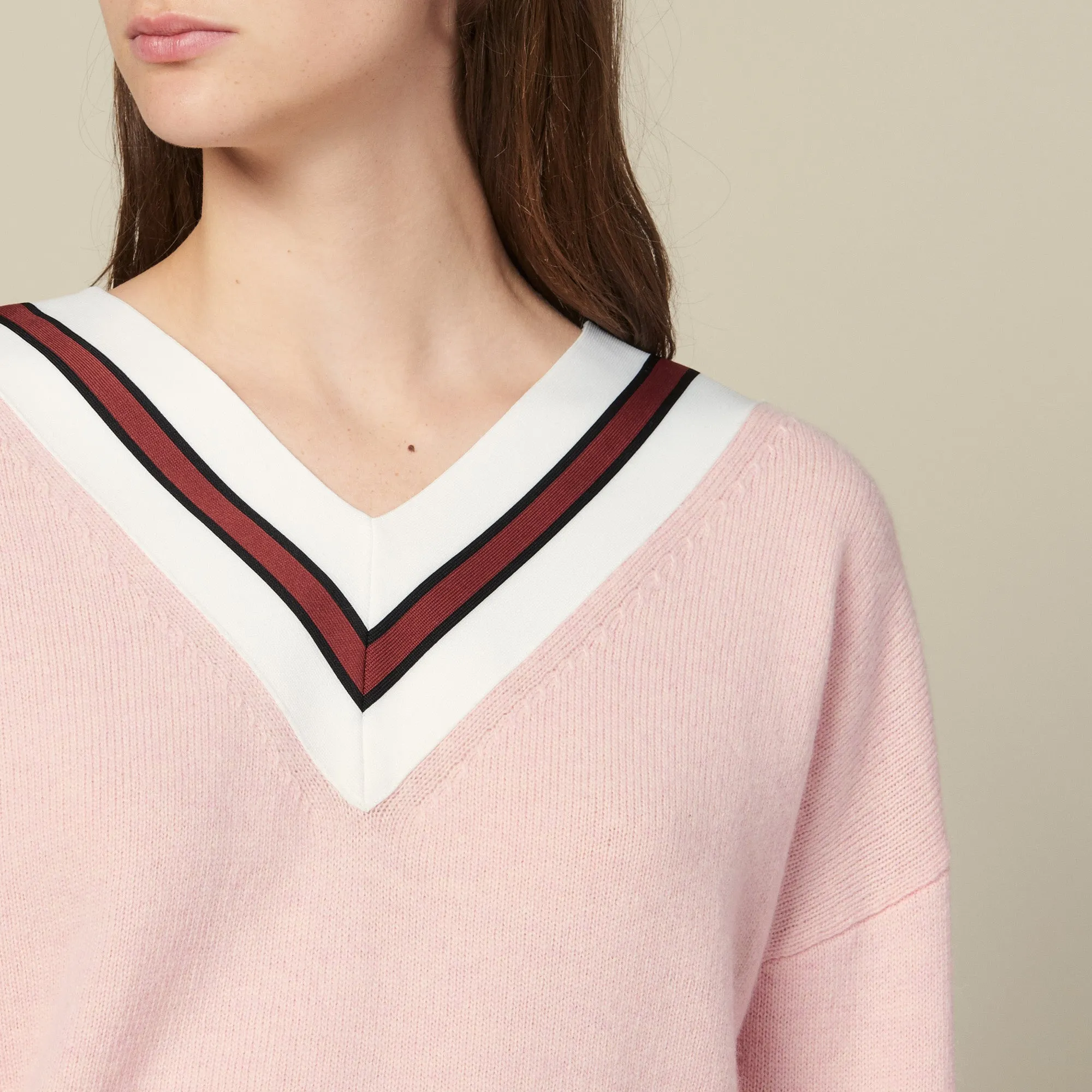Pull à rayures contrastantes